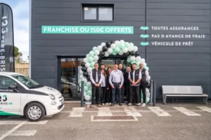 Équipe devant le magasin 123 Pare-Brise.